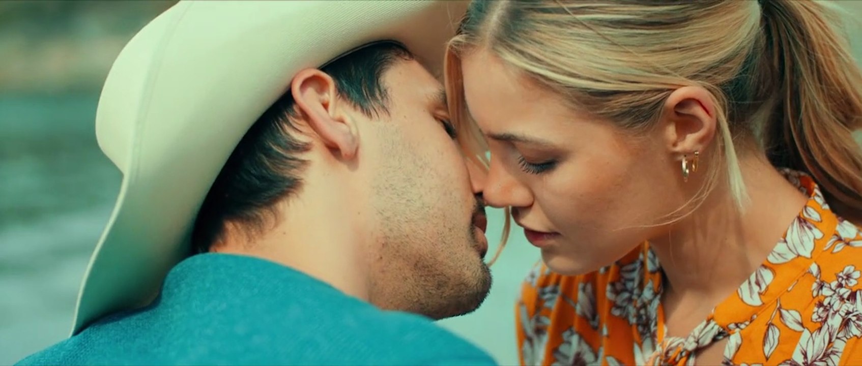 A young woman rents a cursed house, forcing her to solve the mystery to find a way out