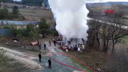 Sobayı söndürmek isterken su yerine benzin döktü; çıkan yangında yaralandı