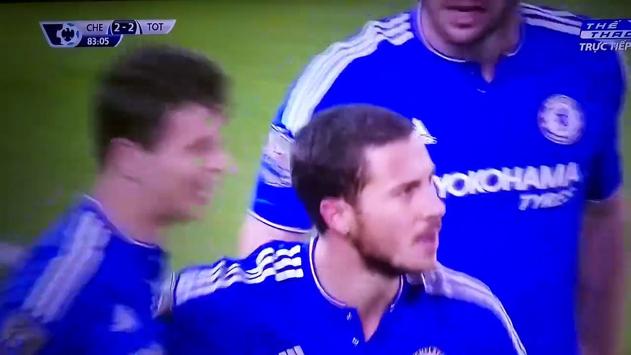 LEICESTER ĐÃ VÔ ĐỊCH PREMIER LEAGUE!!!!!!! Cuộc đua vô địch tưởng sẽ hấp dẫn đến vòng cuối khi Tottenham sớm dẫn Chelsea 2-0 ngay trong hiệp 1