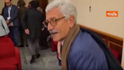 Chiedono a D'Alema se la Roma vincerà lo scudetto, lui fa un gesto scaramantico: «Madonna ragazzi...»