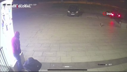 Kuyumcuya giren hırsızlara boş vitrin şoku: "Kasa yok, kasa yok"