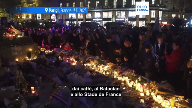 A dieci anni dagli attacchi terroristici del 13 novembre, Parigi ricorda le 132 vittime