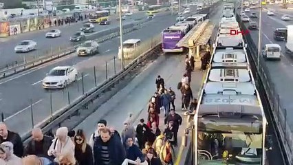 Metrobüs istasyonunda korkunç ölüm: Metrobüsün çarptığı engelli yolcu hayatını kaybetti
