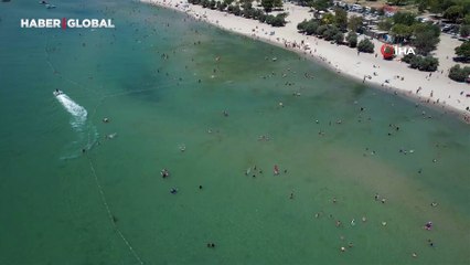 İstanbul'da sıcaktan bunalan vatandaşlar, denize akın etti