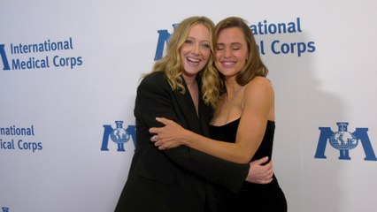 Judy Greer and Jennifer Garner attend the 2025 International Medical Corps Annual Awards red carpet | '13 Going on 30' Reunion