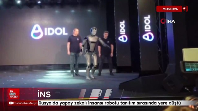 Rusya'da yapay zekalı insansı robotu tanıtım sırasında yere düştü