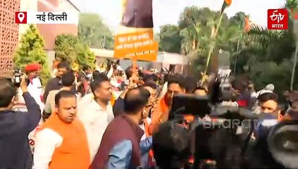 बिहार में NDA बंपर जीत की ओर, BJP कार्यालय में ढोल-नगाड़े पर झूम रहे हैं कार्यकर्ता