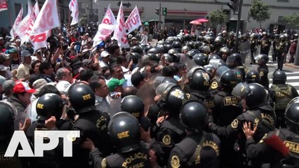 WATCH | Peru’s Lima Descends Into Chaos as Police Clash With Teachers in Violent Pay Protest | APT