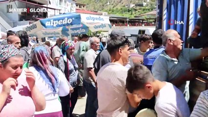 Adana'da 20 ton karpuz ücretsiz dağıtıldı