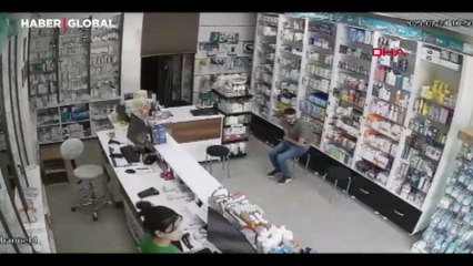 Eczacıdan hayat kurtaran 'Heimlich' manevrası