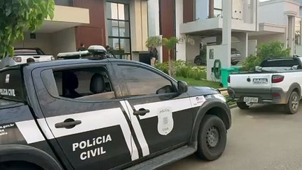 Polícia monta cerco em condomínio luxuoso para 'caçar' envolvidos em sequestro de motoristas na Bahia; assista