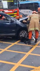 Acidente entre carro de aplicativo e ônibus ocupa faixas na Graça Aranha