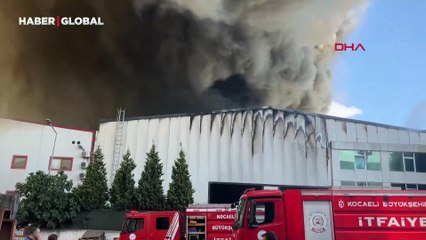 Kocaeli'de plastik fabrikasında yangın