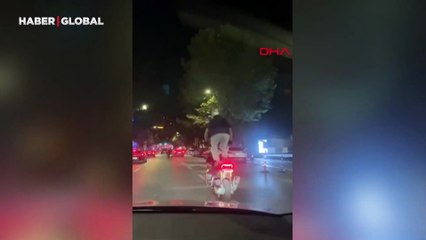 Bağdat Caddesi’nde motosikletlinin tehlikeli yolculuğu