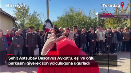 Şehit Astsubay Başçavuş Aykut’u, eşi ve oğlu parkasını giyerek son yolculuğuna uğurladı
