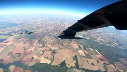 FAB consolida marco histórico com certificação do reabastecimento em voo entre o Gripen e o KC-390