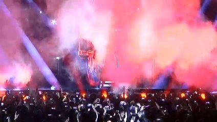 Johnny Hallyday – Ouverture explosive au Stade Pierre-Mauroy (France 3 – 9 octobre 2015)