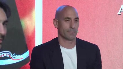 Moment former Spanish football president Luis Rubiales is pelted with eggs at book launch
