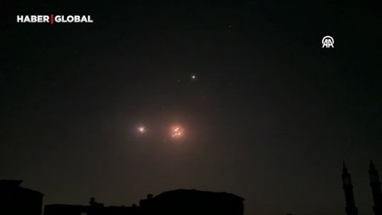 İran'dan İsrail'e atılan füzeler Gazze kenti semalarından görüntülendi