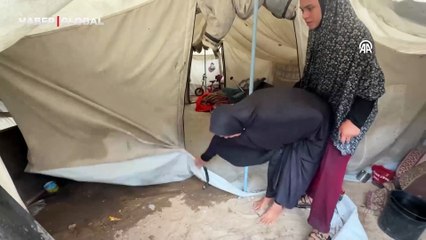 Gazze'de şiddetli yağış ve fırtına nedeniyle yerinden edilmiş Filistinlilerin çadırlarını su bastı