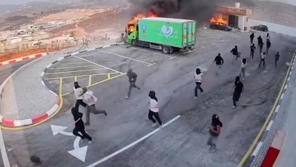 En Cisjordanie, des colons font une violente descente sur une usine laitière