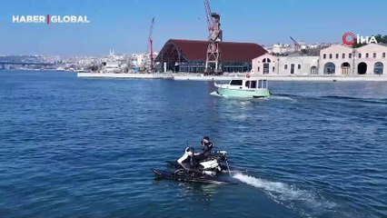 İstanbul'da hem denizde hem karada gidebilen motosiklet görenleri şaşırtıyor