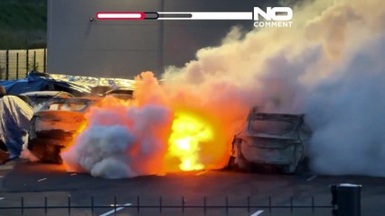 Violent incendie dans une concession Tesla ravage des dizaines de véhicules électriques