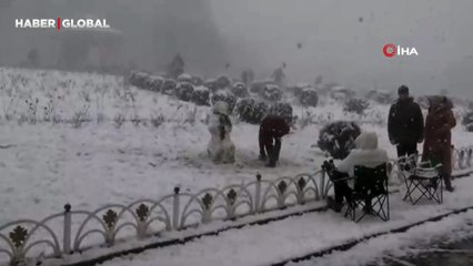  Beyaza bürünen Çamlıca Tepesi’nde kar yağışı yeniden başladı