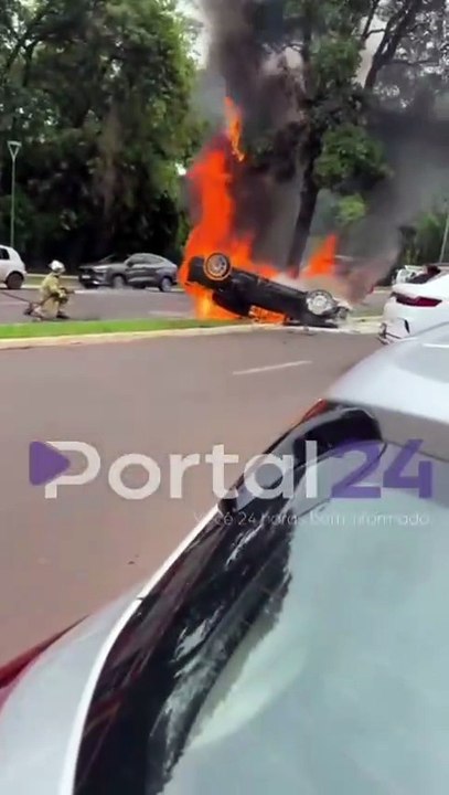 Médico oftalmologista morre carbonizado após capotamento em Maringá