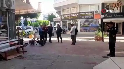 Gençlerin kavgası kanlı bitti: Bıçaklayıp, hiçbir şey olmamış gibi uzaklaştı