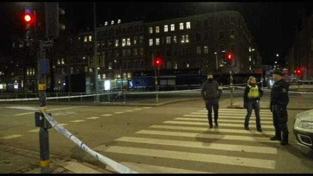 Autobus si schianta a una fermata a Stoccolma, diversi morti