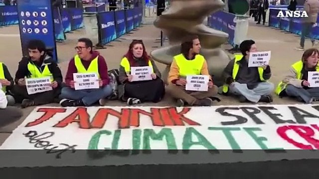 Fridays for Future, manifestanti alle Finals: Sinner, speak about climate!