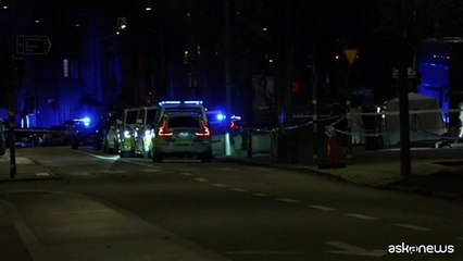 Autobus si schianta a una fermata a Stoccolma, diversi morti