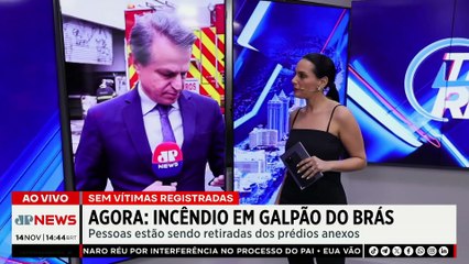 AGORA: incêndio de grandes proporções atinge galpão no Brás