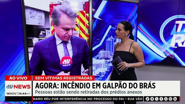 AGORA: incêndio de grandes proporções atinge galpão no Brás