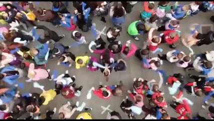 Genova, centinaia di bambini invadono le strade di Sestri Ponente a caccia di Moby Dick