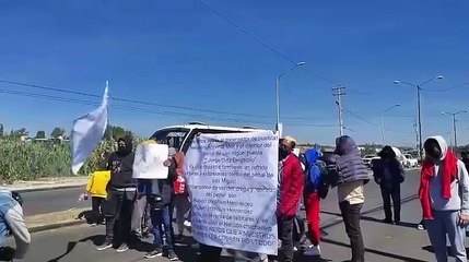 Familiares bloquean penal de San Miguel por extorsiones y abusos de custodios en Puebla