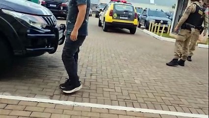 Homem é preso após discutir e agredir companheira