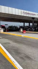 Protesta en la caseta de cobro  “ San Marcos” en la México-Puebla