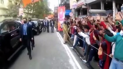 Bu Dünyanın En Güvenlikli Başkan Makam Arabası! ( Tank gibi güçlü, Füze bile geçirmiyor)