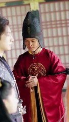 She Returns Crowned in Flames Dramabox