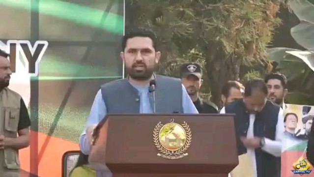 وزیر اعلیٰ سہیل آفریدی نے تعلیم مکمل کرنے والے یونیورسٹیوں سے فارغ التحصیل طلبہ جو بے روزگار ہیں ان کے لیے سکیم لانے کا اعلان کر دیا یا تو طلبہ یونیورسٹیوں سے نکلتے ہی براہ راست نوکریاں حاصل کریں گے یا سکیم کے تحت انٹرنشپ حاصل کر لیں گے