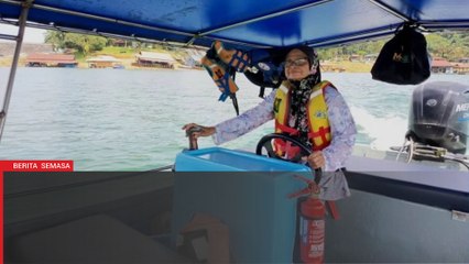 Nenek terus gagah kemudi bot pelancong