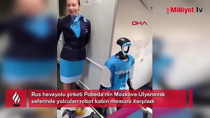 Dünyanın ilk robot kabin memuru uçuşta görev yaptı, yolcuların gözdesi oldu!