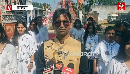 छात्राओं ने सोहराय कला से तैयार ड्रेस पहन सड़कों पर किया कैटवॉक, बोली- अब फैशन में हजारीबाग की भी होगी धमक