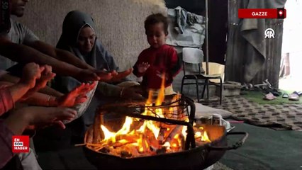 Gazze'de sağanak yağış hayatı etkiledi: Filistin halkının kaldıkları çadırı su bastı