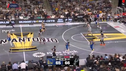 Warriors - Curry encore magique avec un floater acrobatique face aux Spurs