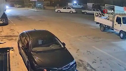 Motosiklet ile akrobatik hareketler yapıp kaza yapınca motosikleti bırakıp kaçtılar