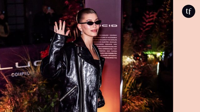 “Un rêve”, “une reine” : Hailey Bieber en robe ultra-transparente et string, elle enflamme Internet