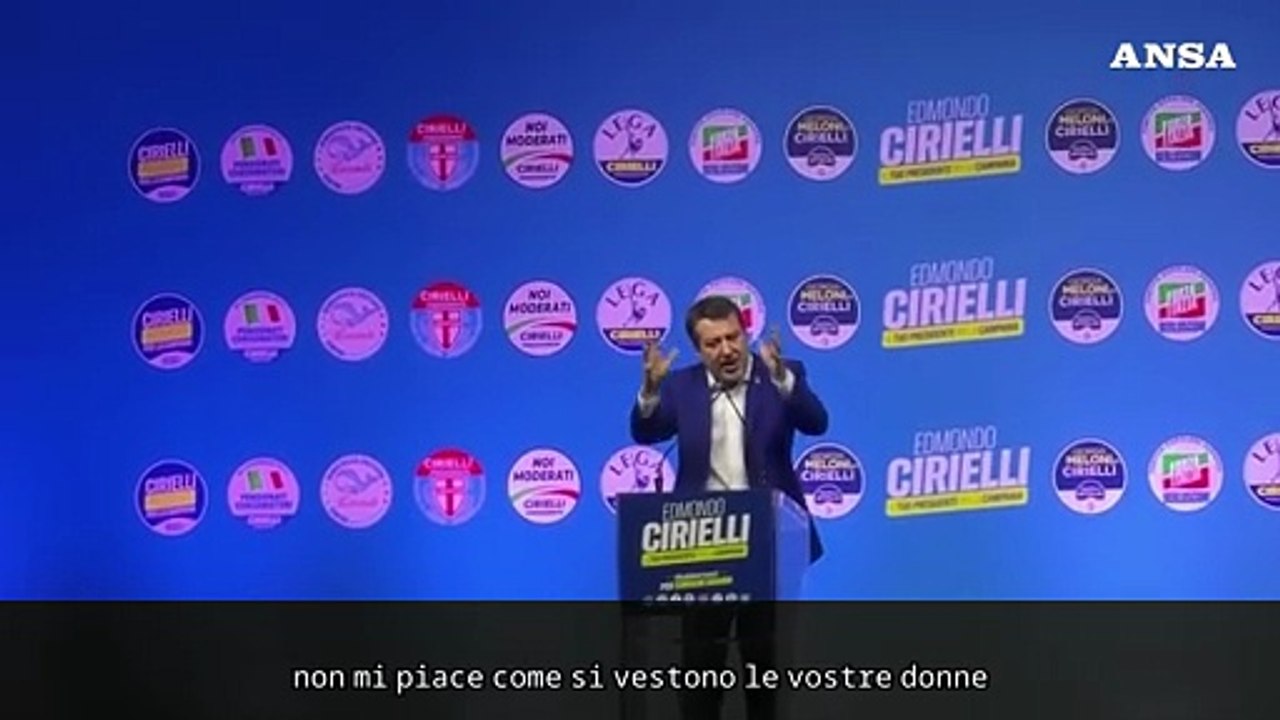 -Migranti, Salvini a Napoli: "Se non ti piace il calcio e San Gennaro torna a casa tua"